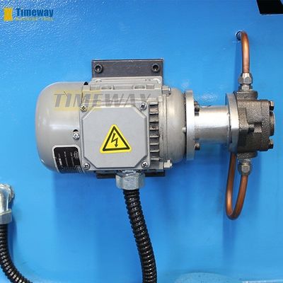 ユニバーサルメタルフレーシングマシン 82 505 r.pm 1200 KG 高速で競争力のある