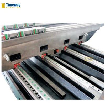 1300mm テーブル 移動 高精度垂直加工センター