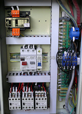 青と白の多機能ドリリングフレッシングマシン 普通のCNC