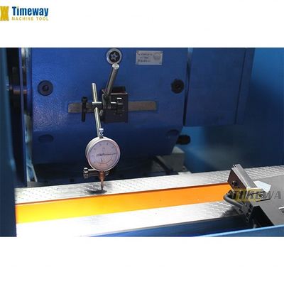 精密シリンダ式磨き機 3000KG重量と500mmマックス.磨き長さ