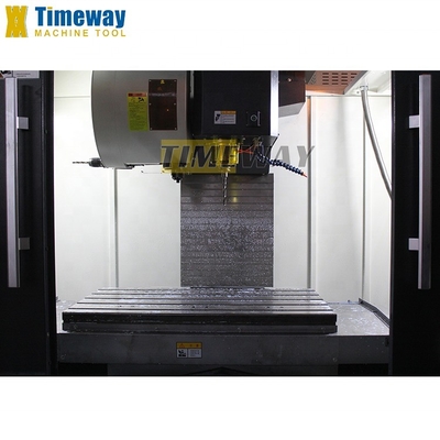 GSK/Fanuc/シエメンズ コントロール 3 軸垂直加工センター 1100mm X テーブル移動