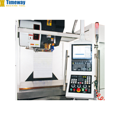 0 6000 r.p.m スピンドル速さ VMC 1370 垂直 CNC 機械加工センター 金属磨削