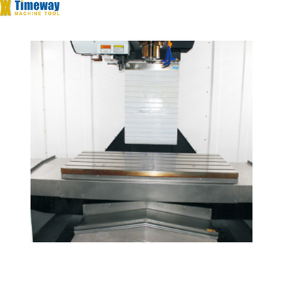 0 6000 r.p.m スピンドル速さ VMC 1370 垂直 CNC 機械加工センター 金属磨削