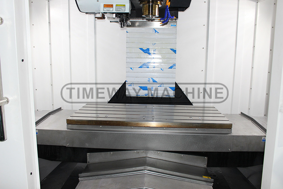 VMC1370 大型垂直加工センター 1300mm テーブル移動のCNCフレーシングマシン