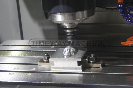 精度重複性 X/Y/Z mm ±0.006 VMC850L メタル用垂直加工センター